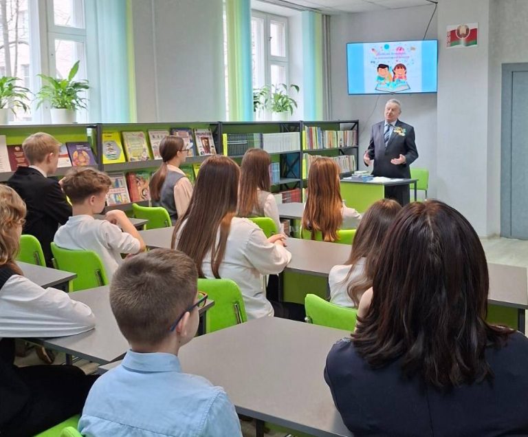 Cустрэча з пісьменнікам Міхасём Болсунам