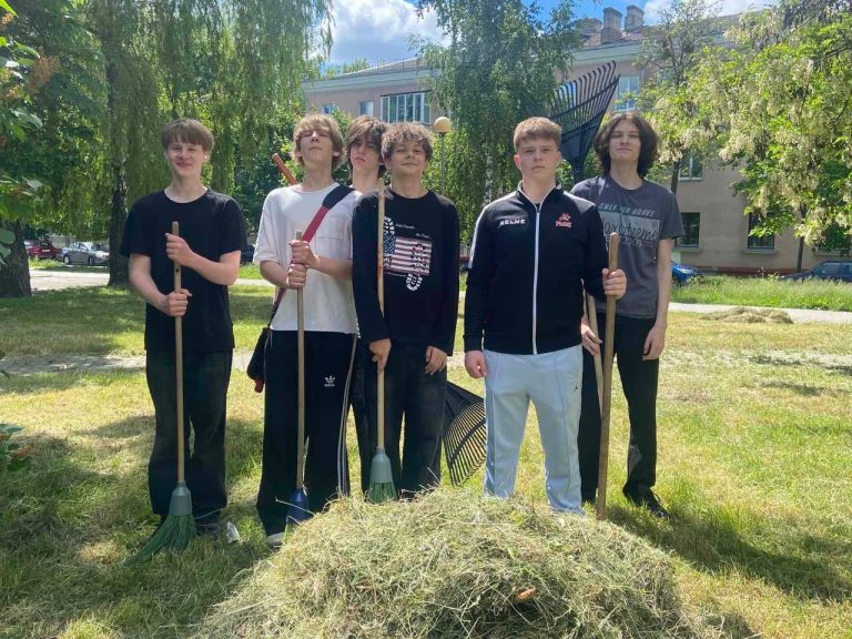 В первый летний день стартовала трудовая практика